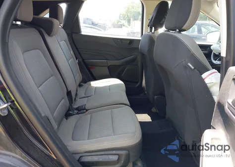 2021 Ford Escape S z USA, uszkodzony, nr VIN 1FMCU9F67MUA99203